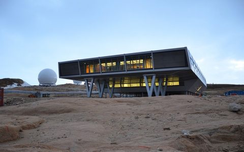 Bof-Architekten-Antarctic-Research-Station-134-containers
